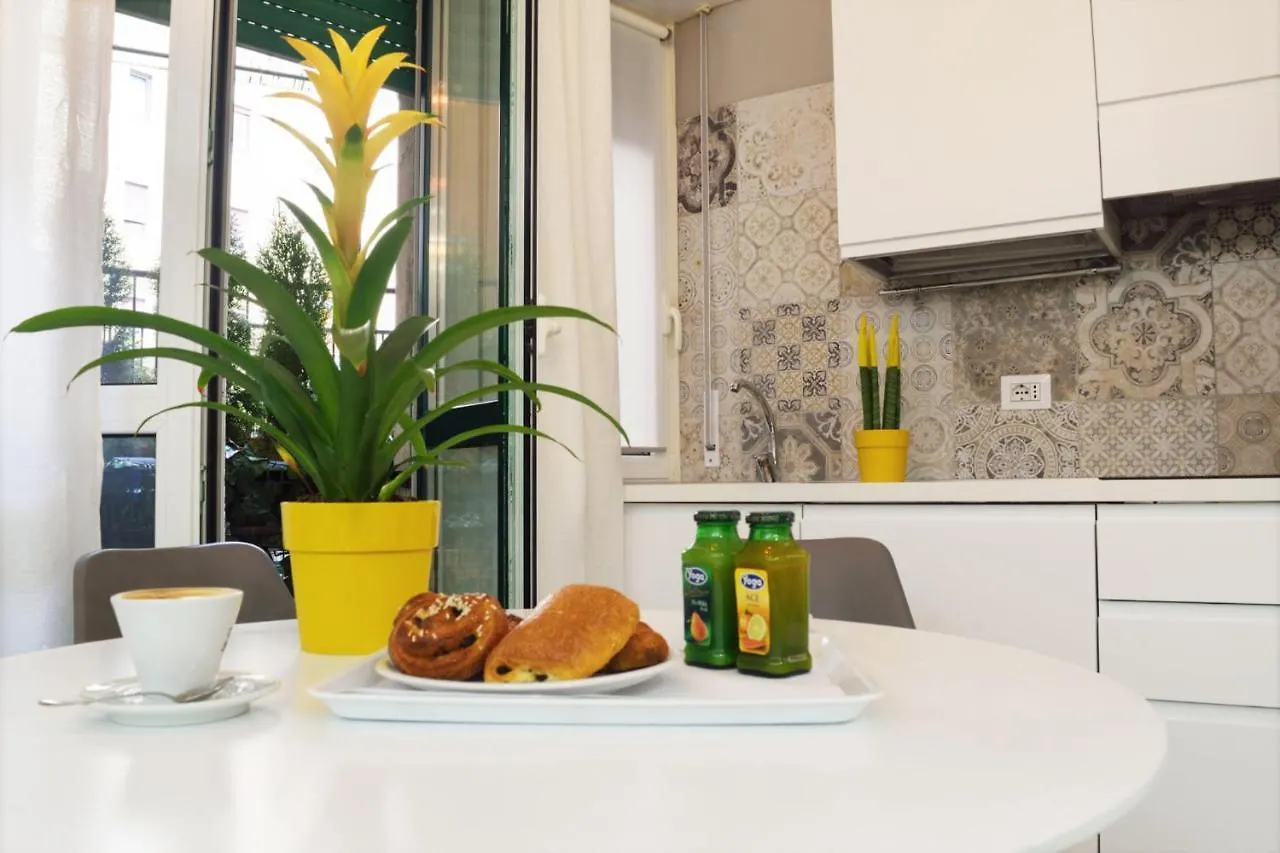 Easylife - Monolocale Confortevole E Rilassante Nel Quartiere Solari, Dotato Di Ogni Comfort Apartment Milan 0*,  Italy